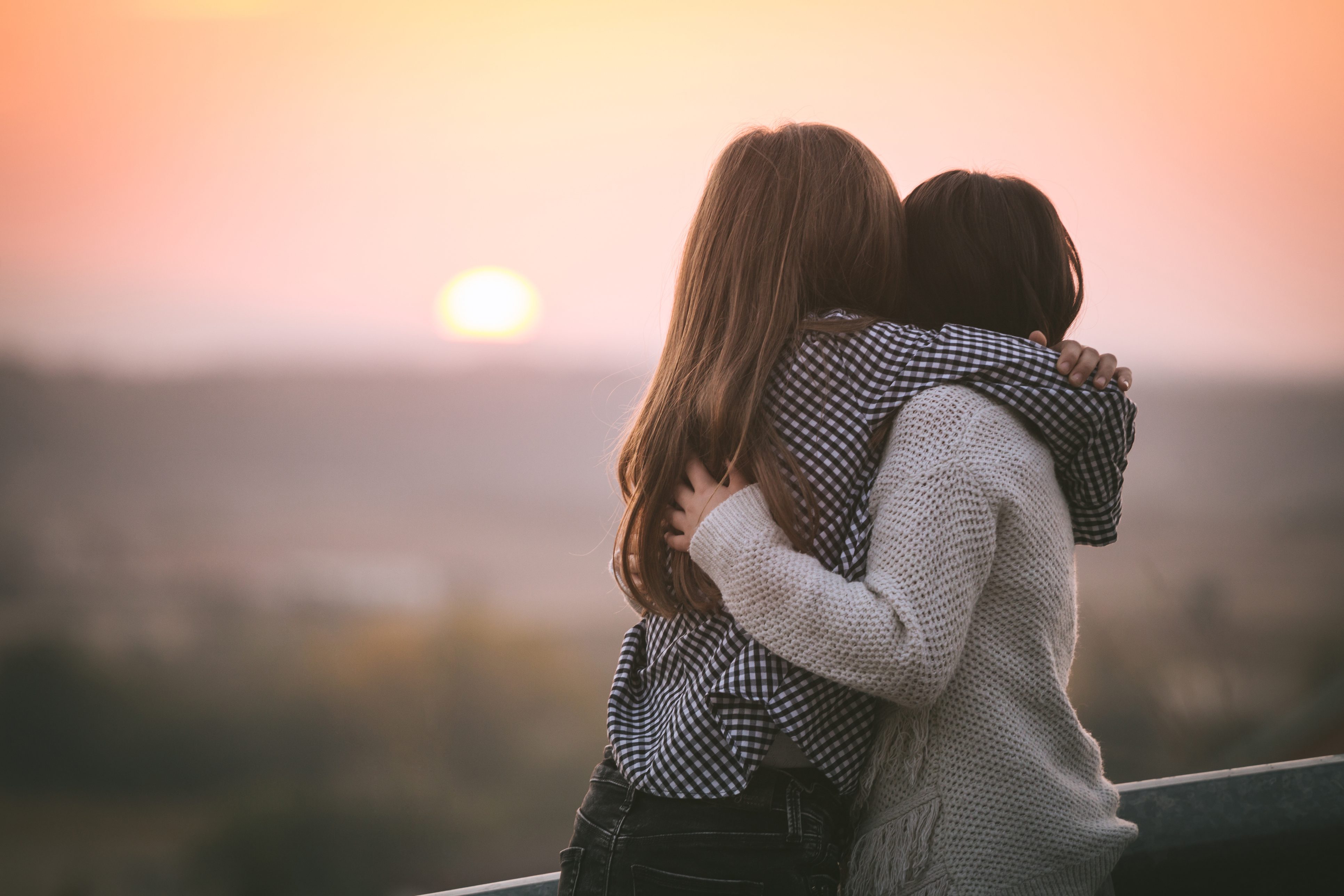 الأشخاص الذين يميلون للعلاقات الوثيقة يكون حجم معارفهم أقل/ISTOCK