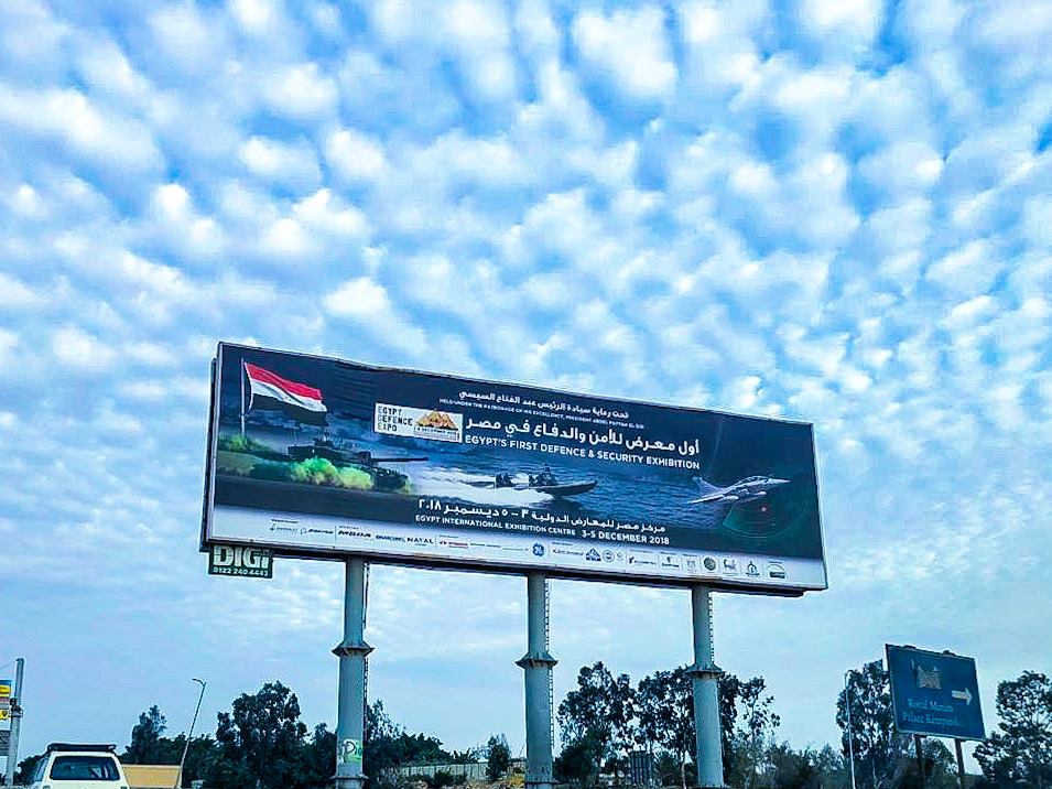 لوحات الدعاية للمعرض تنتشر في شوارع القاهرة/مواقع التواصل الاجتماعي