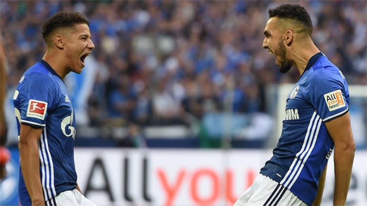 مغربيان وجزائري مهددون بالطرد