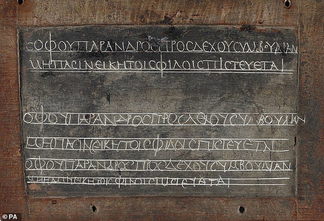 «واجب منزلي» لطفل مصري كُتب قبل 1800 عام على لوح شمعي.. يعرض في المكتبة البريطانية أمام الجمهور