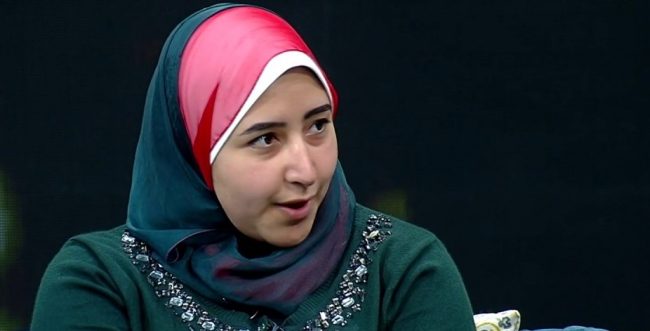 أول مسلمة ترنّم في الكنيسة.. «إليك الوردة يا مريم» كانت بداية مشوارها في مصر، وتواجه مشاكل بسبب ديانتها.. (فيديو)