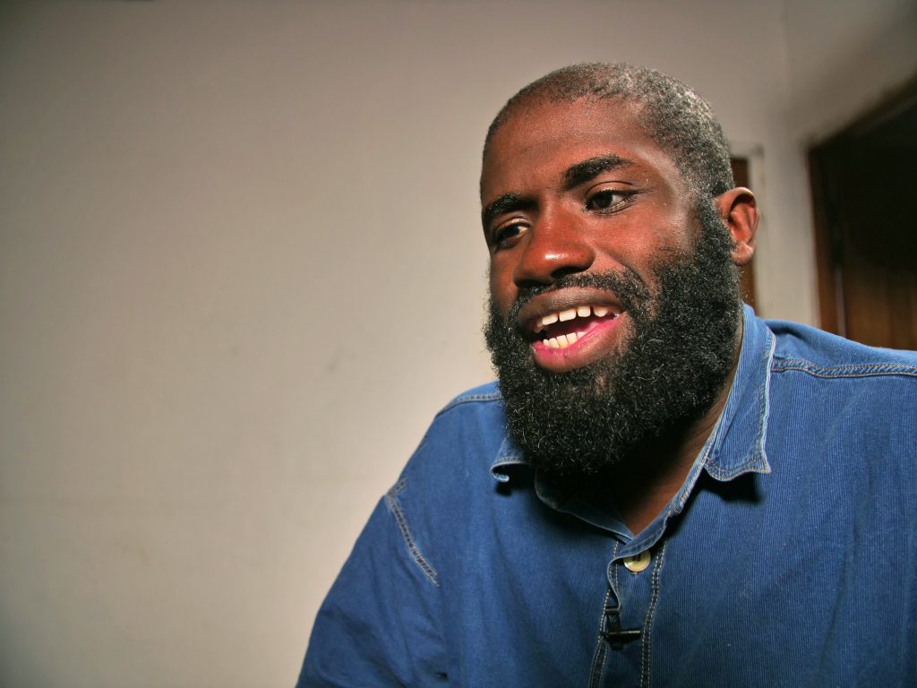 الداعشي المأسور في سوريا يوضح السبب الذي يجعل الصور الغربية عن الإرهابيين بعيدة عن الحقيقة