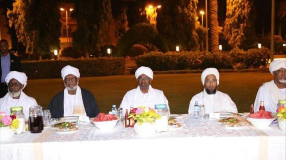 الرئيس السوداني عمرالبشير يلتقي أعضاء هيئة علماء السودان