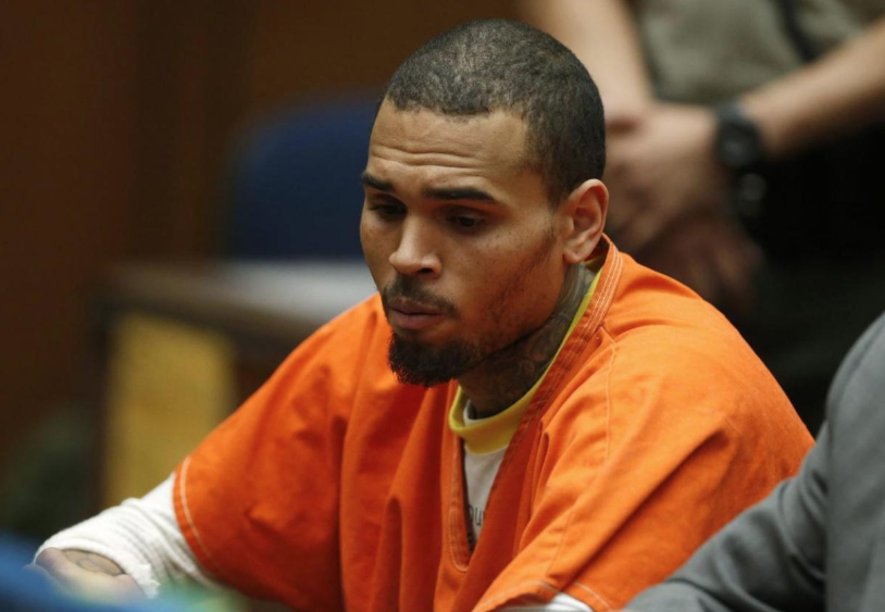 كريس براون يرفع دعوى تشهير