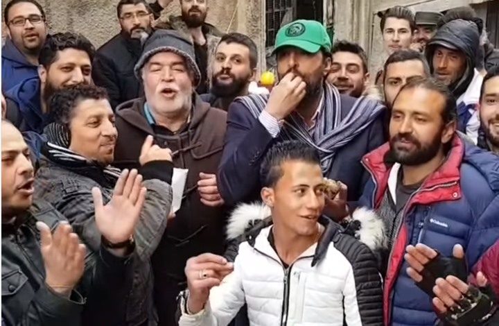 «أبو غالب» وباسم ياخور يقفان في طوابير الغاز بسوريا