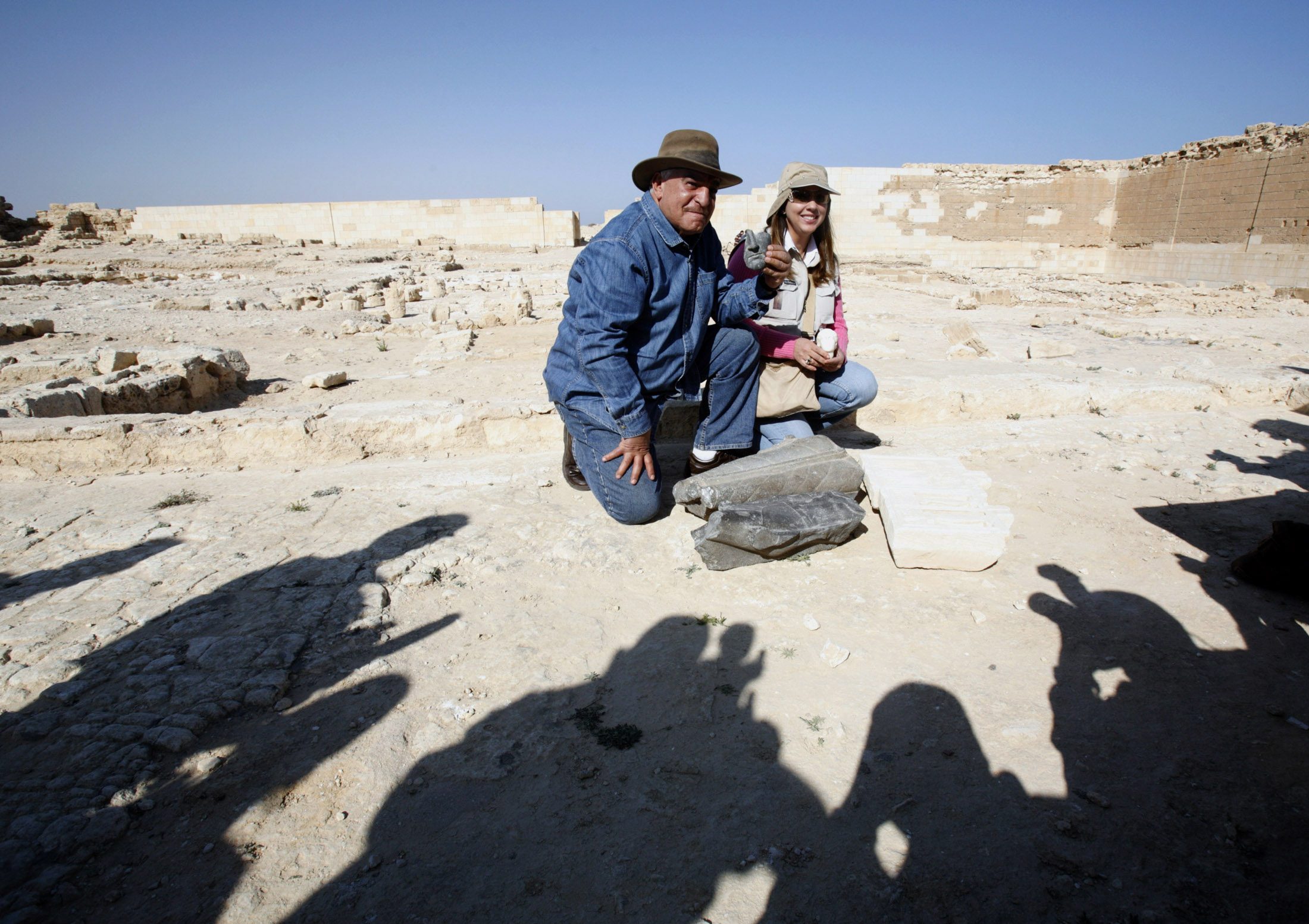 «الكشف قريباً» عن موضع دفن كليوباترا وأنطونيو، وعلماء آثار يفجرون مفاجأة