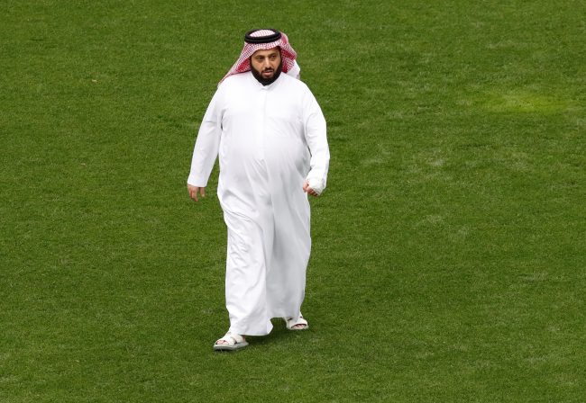 جماهير الأهلي «تفتح النار» على تركي آل الشيخ والاتحاد المصري.. والسبب: قيد عبدالله السعيد