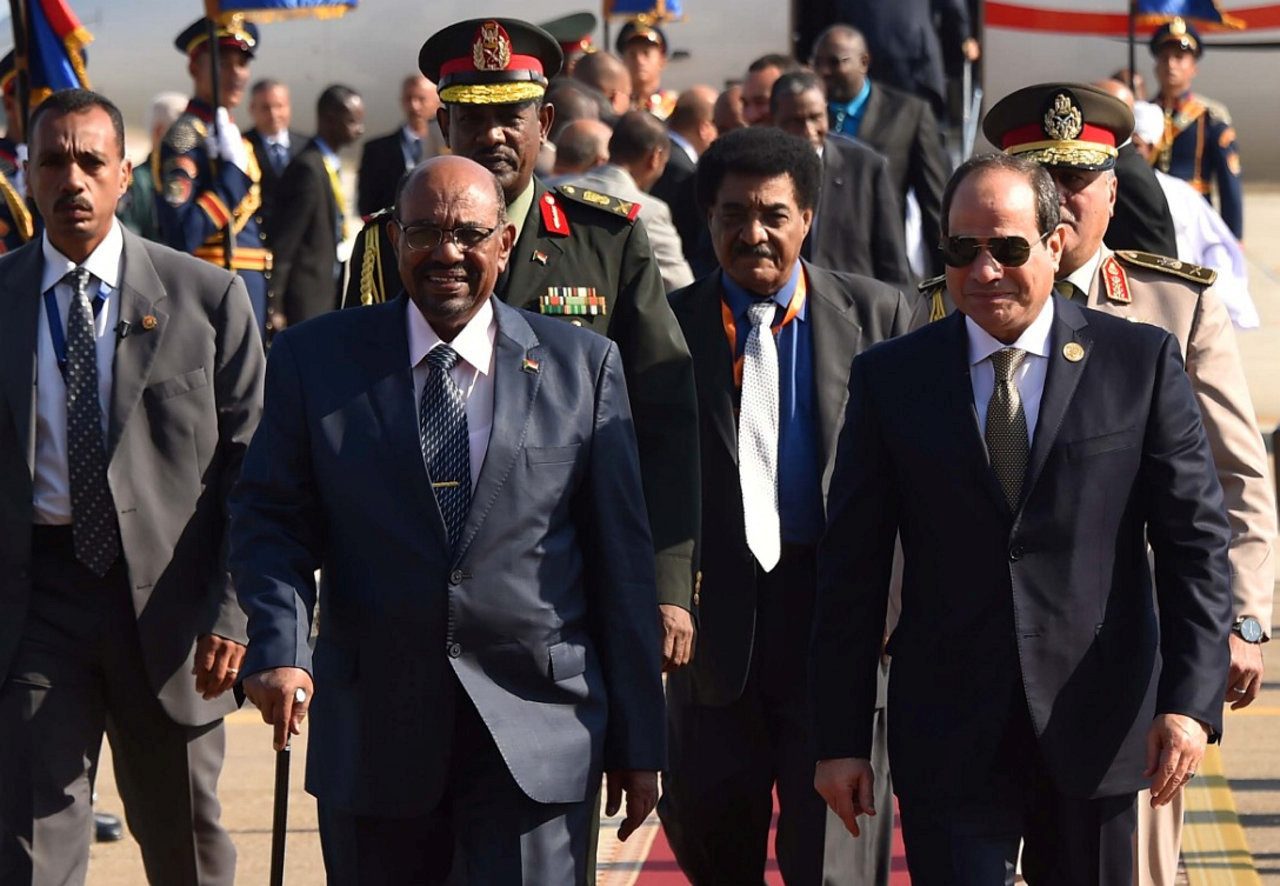 مر البشير يكشف من القاهرة عن زيارة وفد مصري لدعمه ضد المظاهرات