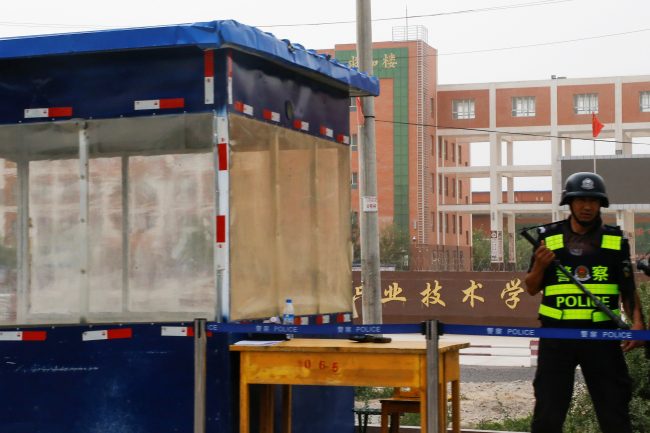 شركة أمريكية تتخذ موقفاً حاسماً من مصنع صيني يستخدم محتجزين مسلمين في عملية الإنتاج