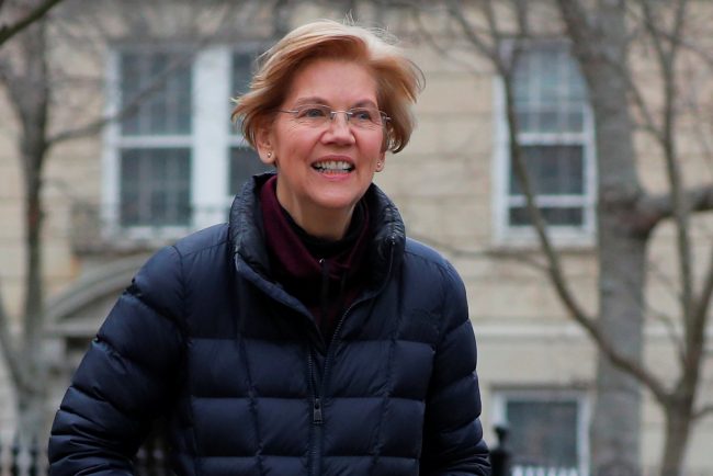 «ثانية واحدة، سأحضر لي كوباً من الجعة».. انتقادات لمرشحة رئاسية ضد ترامب تناولت «البيرة» في بث مباشر وهي ترد على متابعيها.. «فيديو»