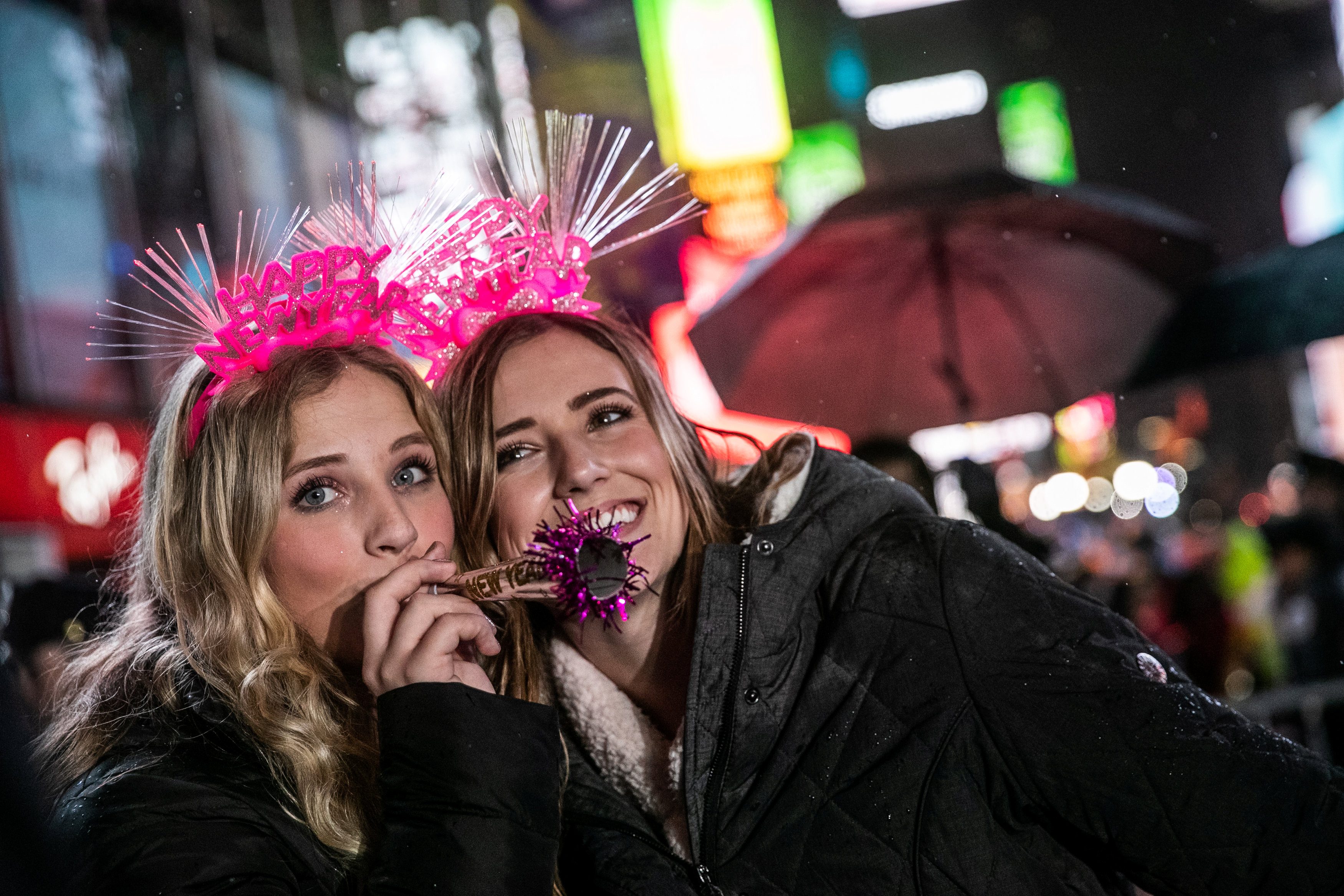 مشاهد مختلفة في احتفالات العالم بعيد رأس السنة الجديد