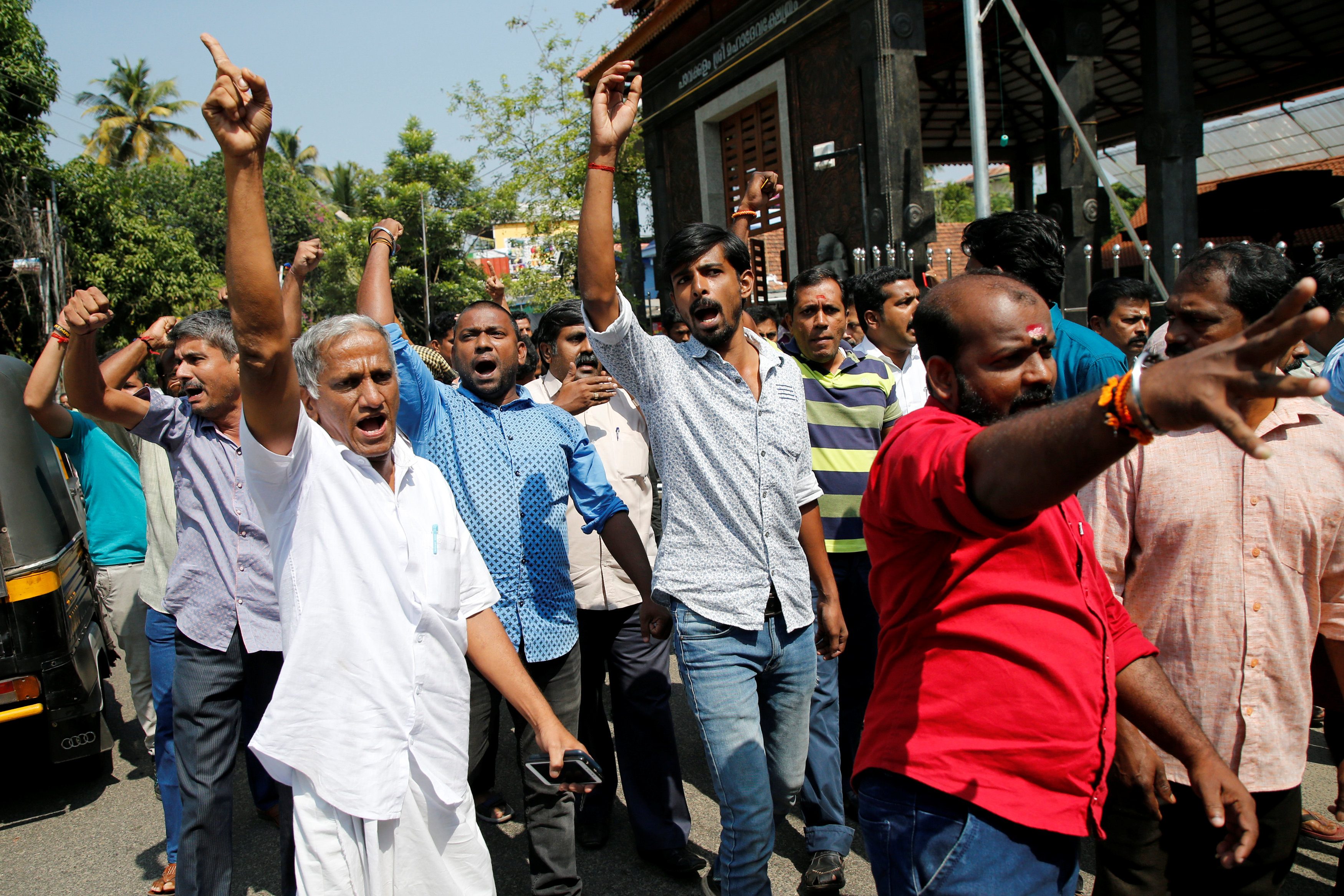 احتجاجات لمنظمات هندوسية بعد دخول سيدتين إلى معبد ساباريمالا في كوتشي