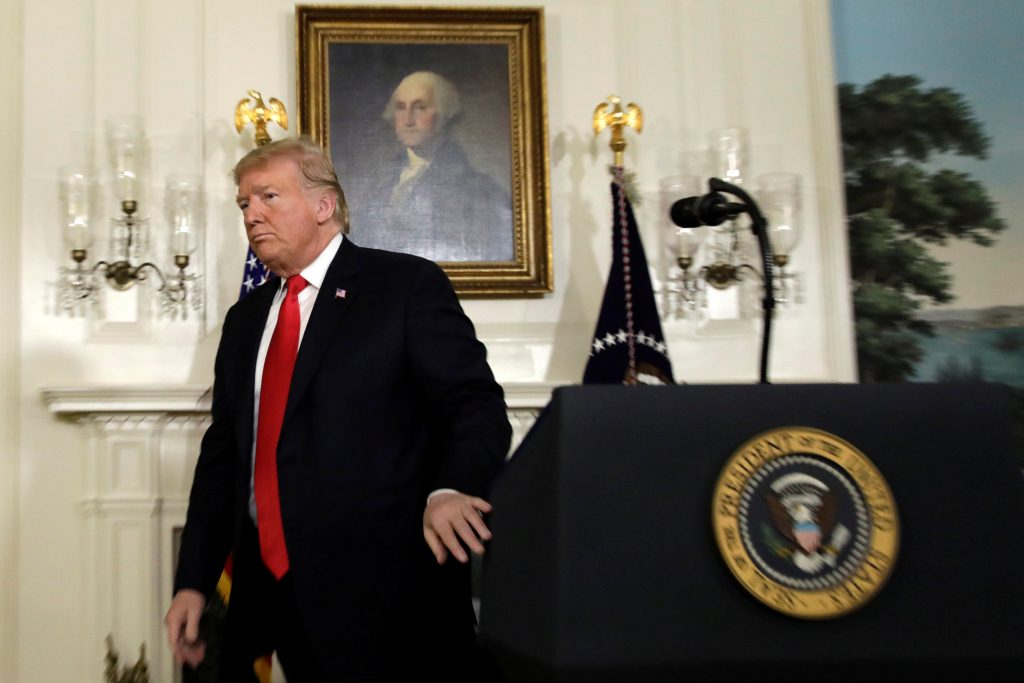 ترامب يتراجع أمام الكونغرس الجديد ويهدد بإعلان حالة الطوارئ