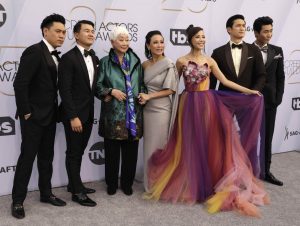 كيف أطلّ النجوم في حفل SAG السنوي؟