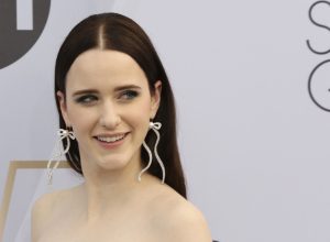 كيف أطلّ النجوم في حفل SAG السنوي؟