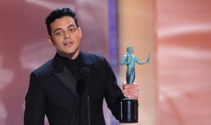 كيف أطلّ النجوم في حفل SAG السنوي؟