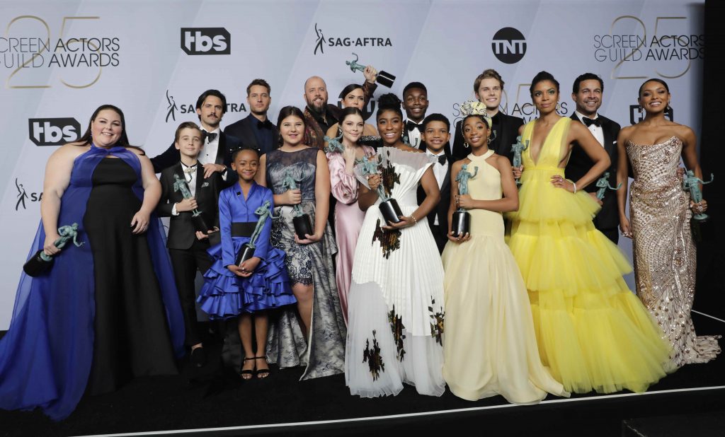 كيف أطلّ النجوم في حفل SAG السنوي؟