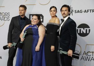 كيف أطلّ النجوم في حفل SAG السنوي؟