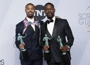 كيف أطلّ النجوم في حفل SAG السنوي؟