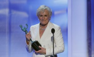 كيف أطلّ النجوم في حفل SAG السنوي؟