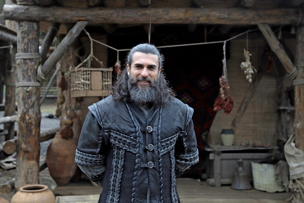 الممثل التركي جنكيز جوشكون، الذي يجسد دور تورغوت