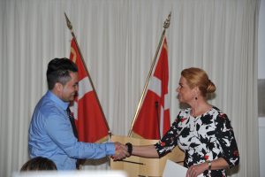 أول مراسم مصافحة لمنح الجنسية في الدنمارك