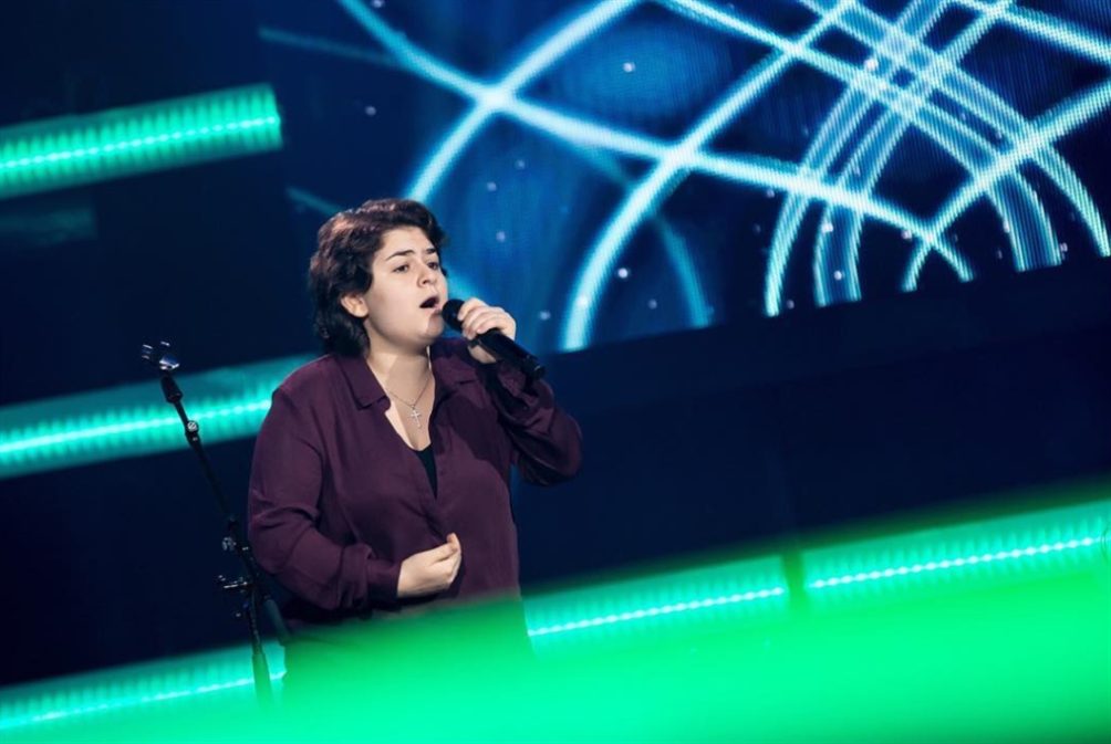 «أديل سوريا».. متسابقة سورية تُبكي لجنة تحكيم The Voice الفنلندي.. ونانسي عجرم وأصالة تدعمانها (فيديو)