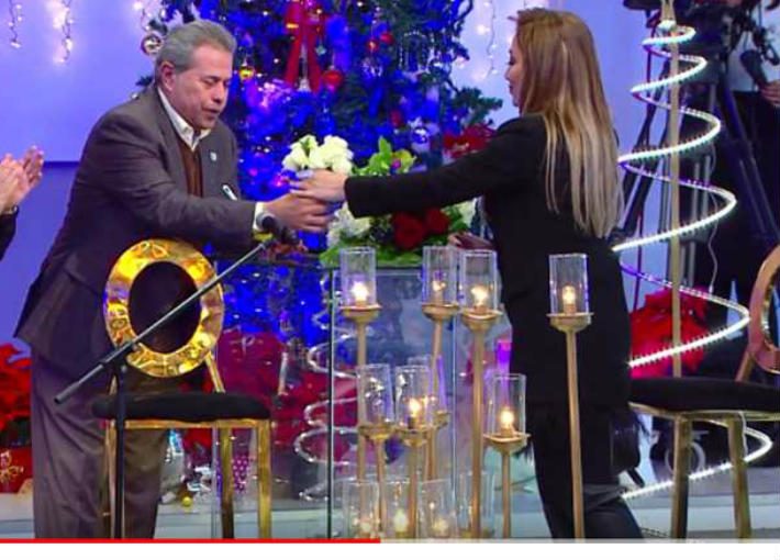 ريهام سعيد تصالح توفيق عكاشة على الهواء بعد قطيعة 10 سنوات (فيديو)