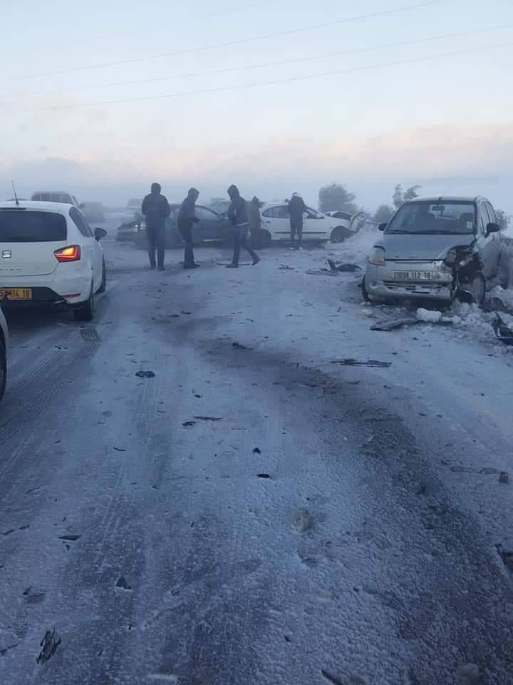 حادث ضخم لـ17 سيارة في الجزائر