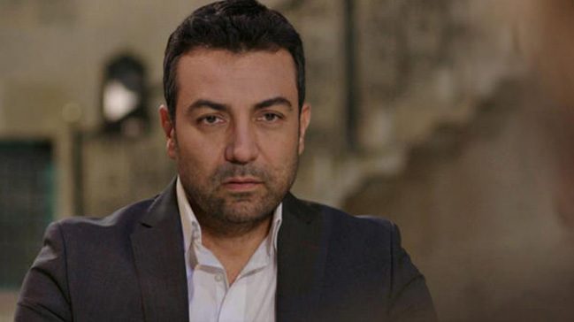 الممثل التركي "أسمر" يرفض هدية من رجل عربي 