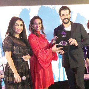 «عشاء ملكي» لبوراك أوزجيفيت في الكويت