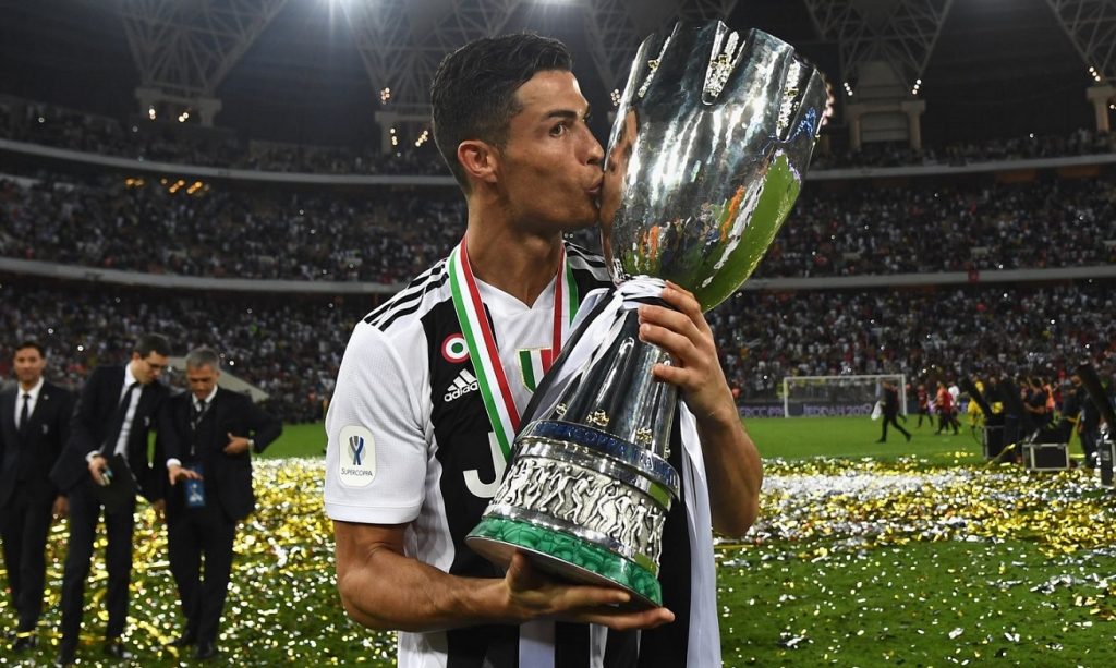 هدف رونالدو في ميلان يقوده لإنجاز تاريخي