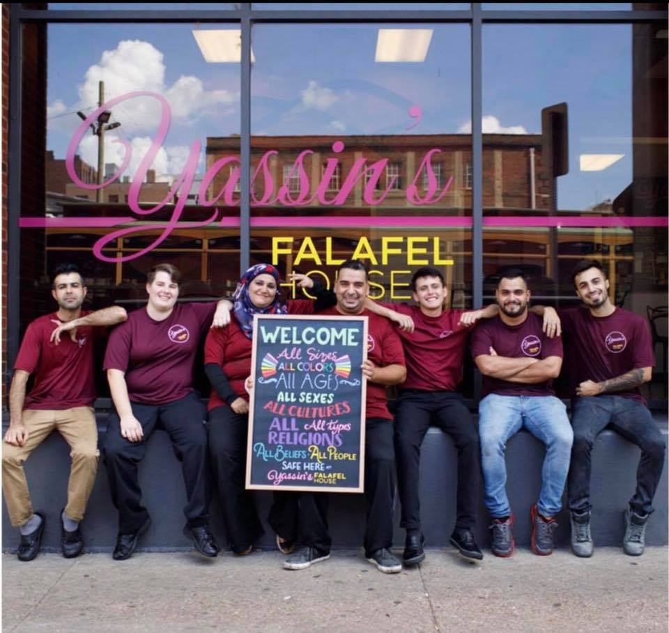 تقديم طعام مجاني للموظفين الأمريكيين