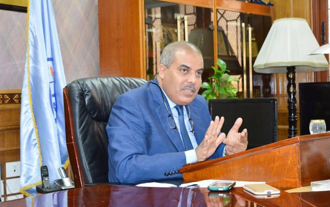 فيديو لعناق طالبة مصرية لصديقها يتسبب في فصلها.. جامعة الأزهر تبرر قرارها وتمنحها فرصة للاستئناف