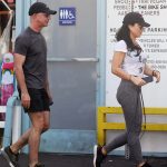 التقاط صور لأغنى رجل في العالم يتنزَّه بطائرته الخاصة مع حبيبته