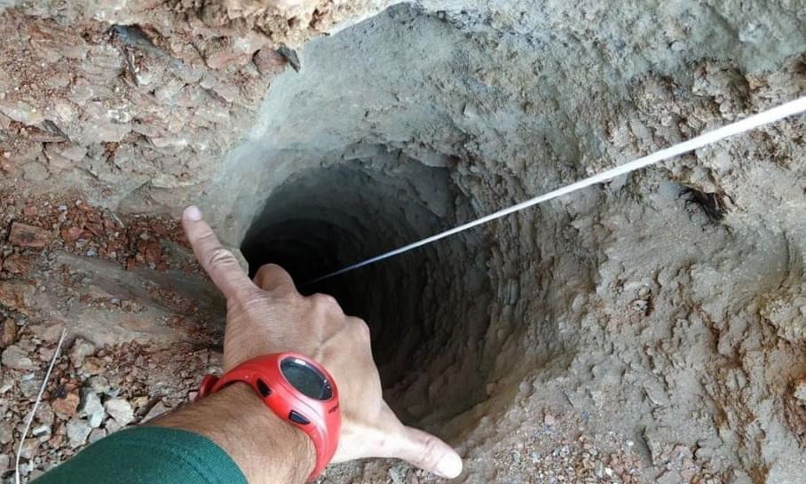 رجال الإنقاذ يعثرون على جثة طفل سقط في بئر بجنوبي إسبانيا هذا الشهر