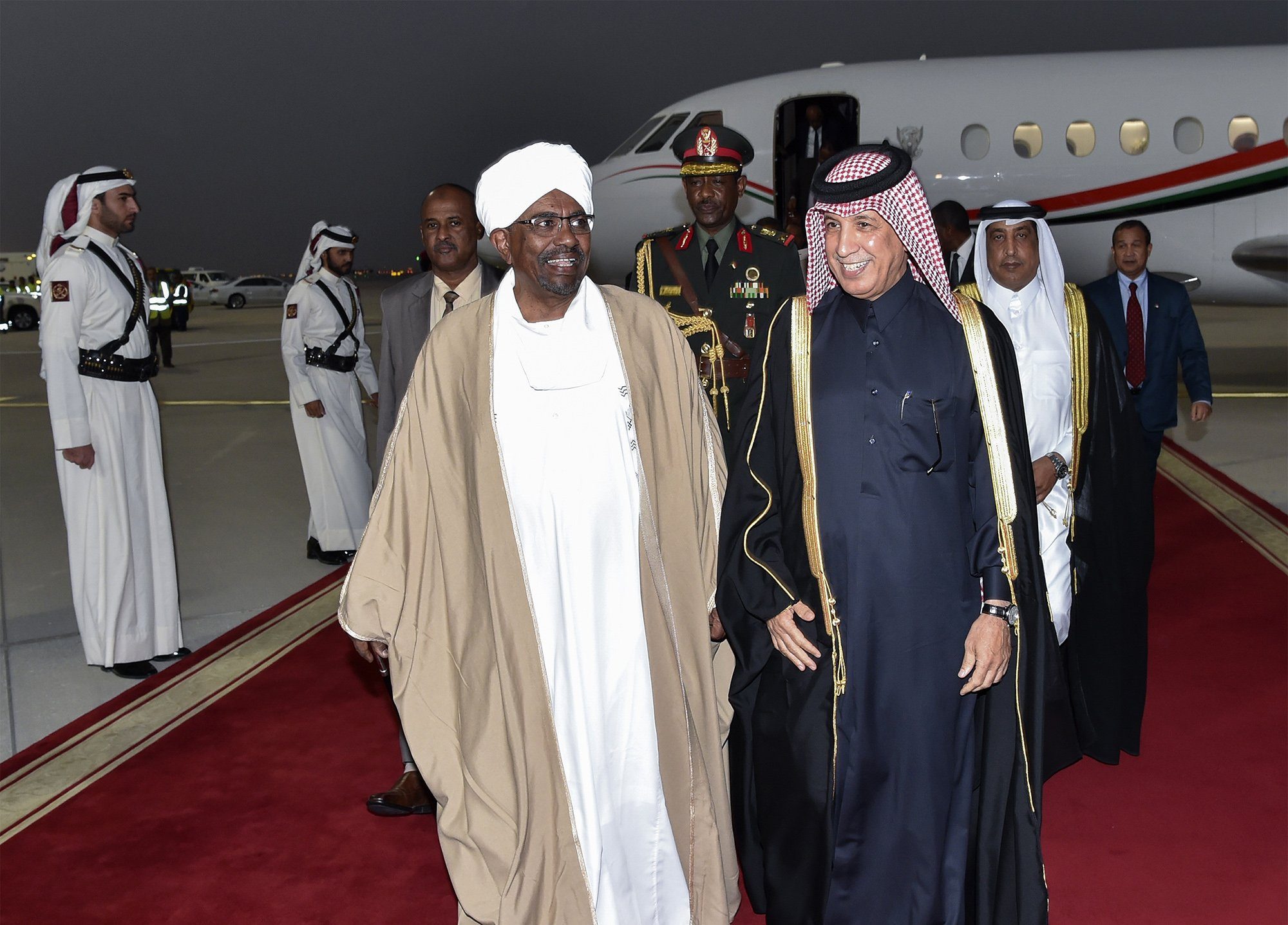 الرئيس السوداني عمر البشير حافظ على العلاقة مع قطر/ رويترز