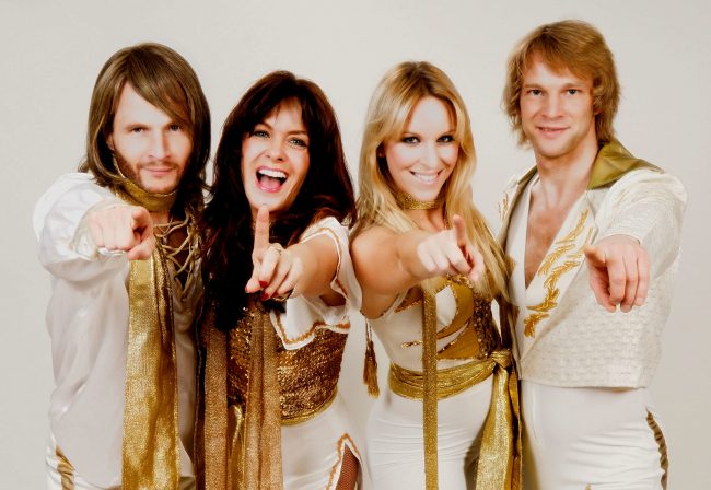 تأجيل طرح أغنيتين لفرقة «آبا» السويدية بعد انتظار 35 عاماً