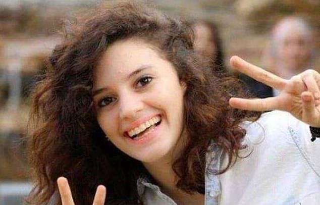 الشابة الفلسطينية آية مصاروة