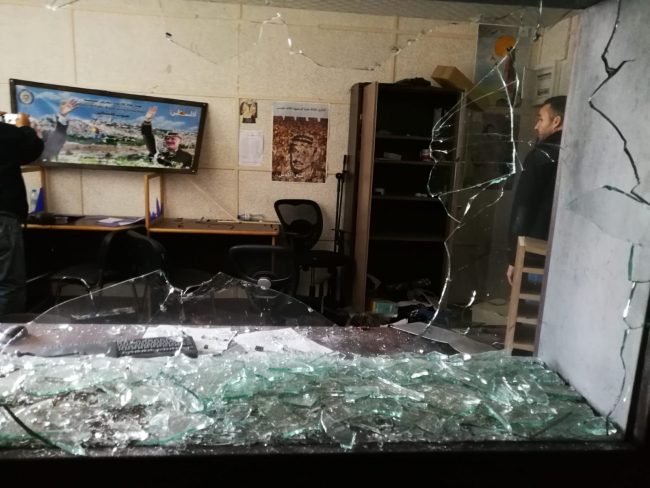 حماس توقف 5 أشخاص بسبب اقتحام تلفزيون فلسطين وتكشف هوياتهم: ينتمون لـ«فتح» وقطعُ رواتبهم هو السبب