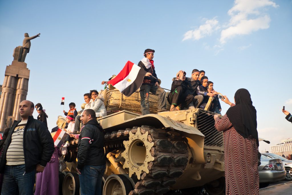 حارس أسواني بسيط حمى آخر أهرامات مصر