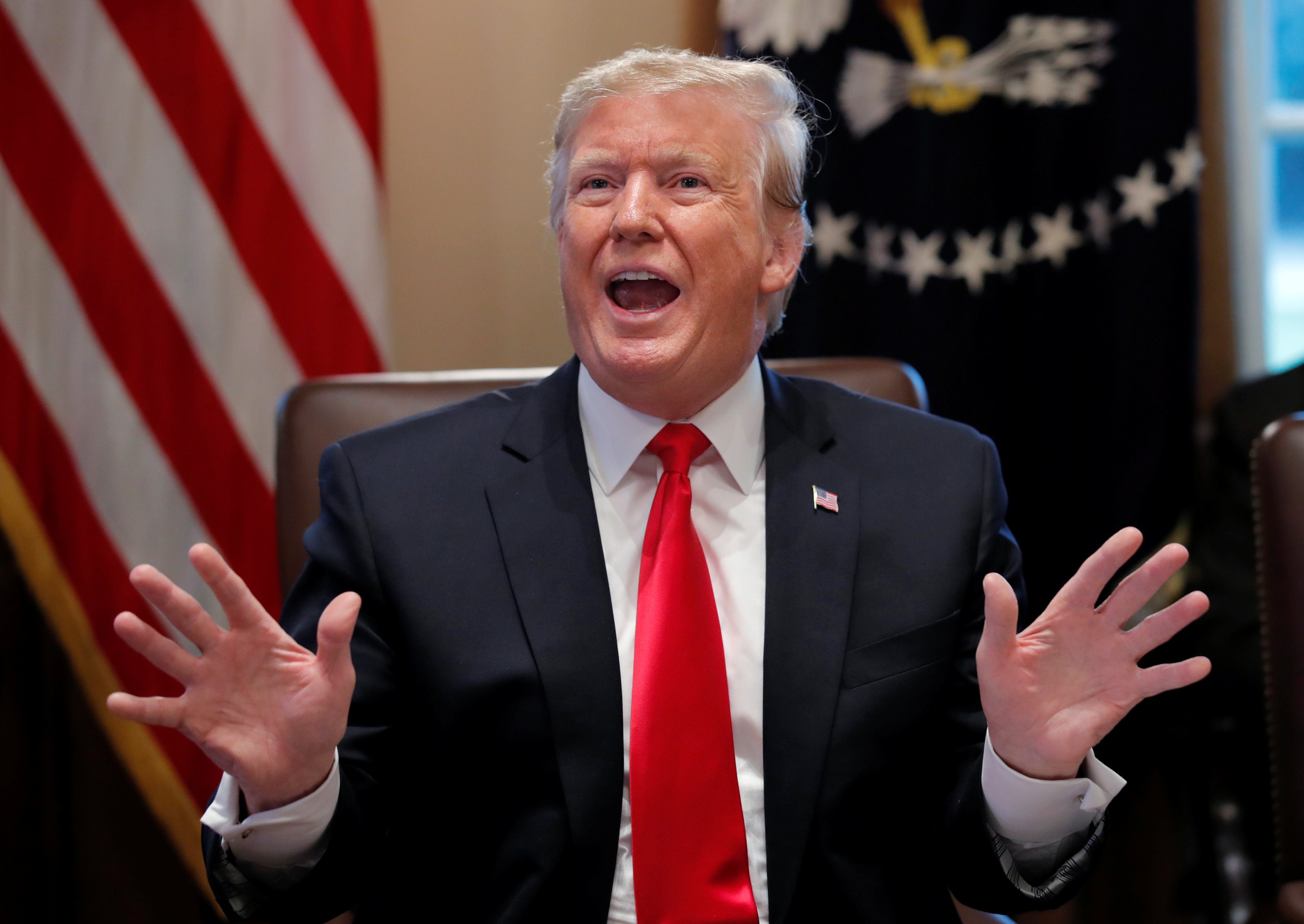 الرئيس الأميركي الجديد خليفة دونالد ترامب حالة الطوارئ في أمريكا