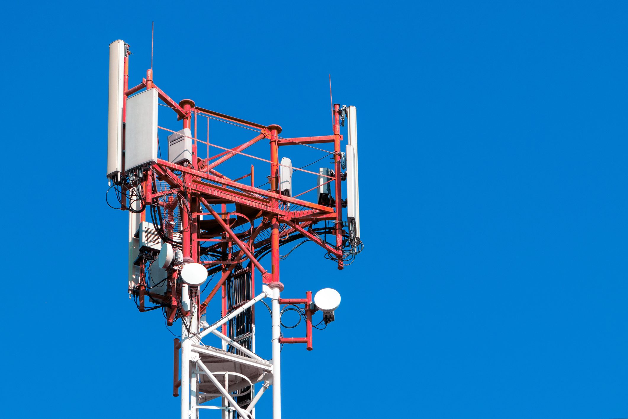 من المهم قبل قرار الشراء معرفة هل الشبكة بمنطقتك ستطلق تكتولوجيا 5G خلال فترة قريبة أم لا/ISTOCK