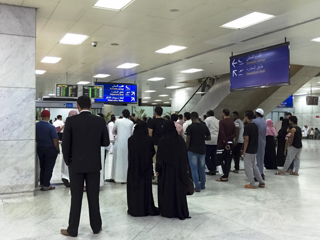 ترحيل العمالة الوافد من السعودية والكويت