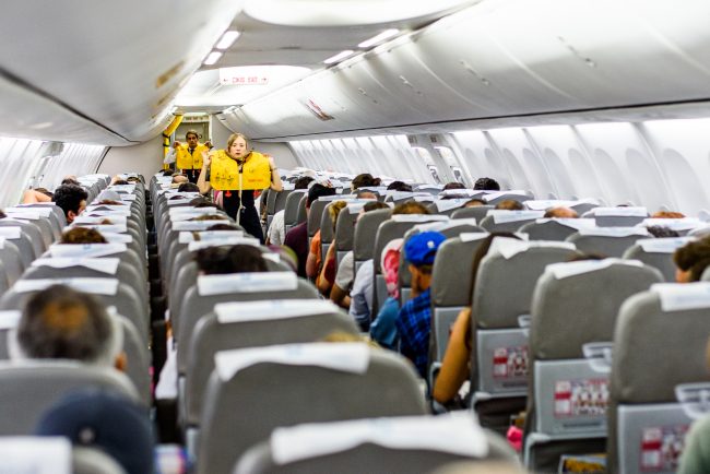 إما التخلص من الوزن الزائد أو مواجهة العواقب.. خطوط جوية تحذر أفراد طواقم الطائرات البدناء