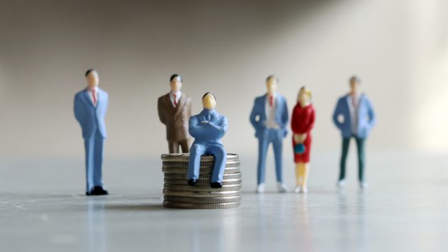 هل نحن نعيش لنعمل أم نعمل لنعيش؟ .. الرأسمالية تُجيب