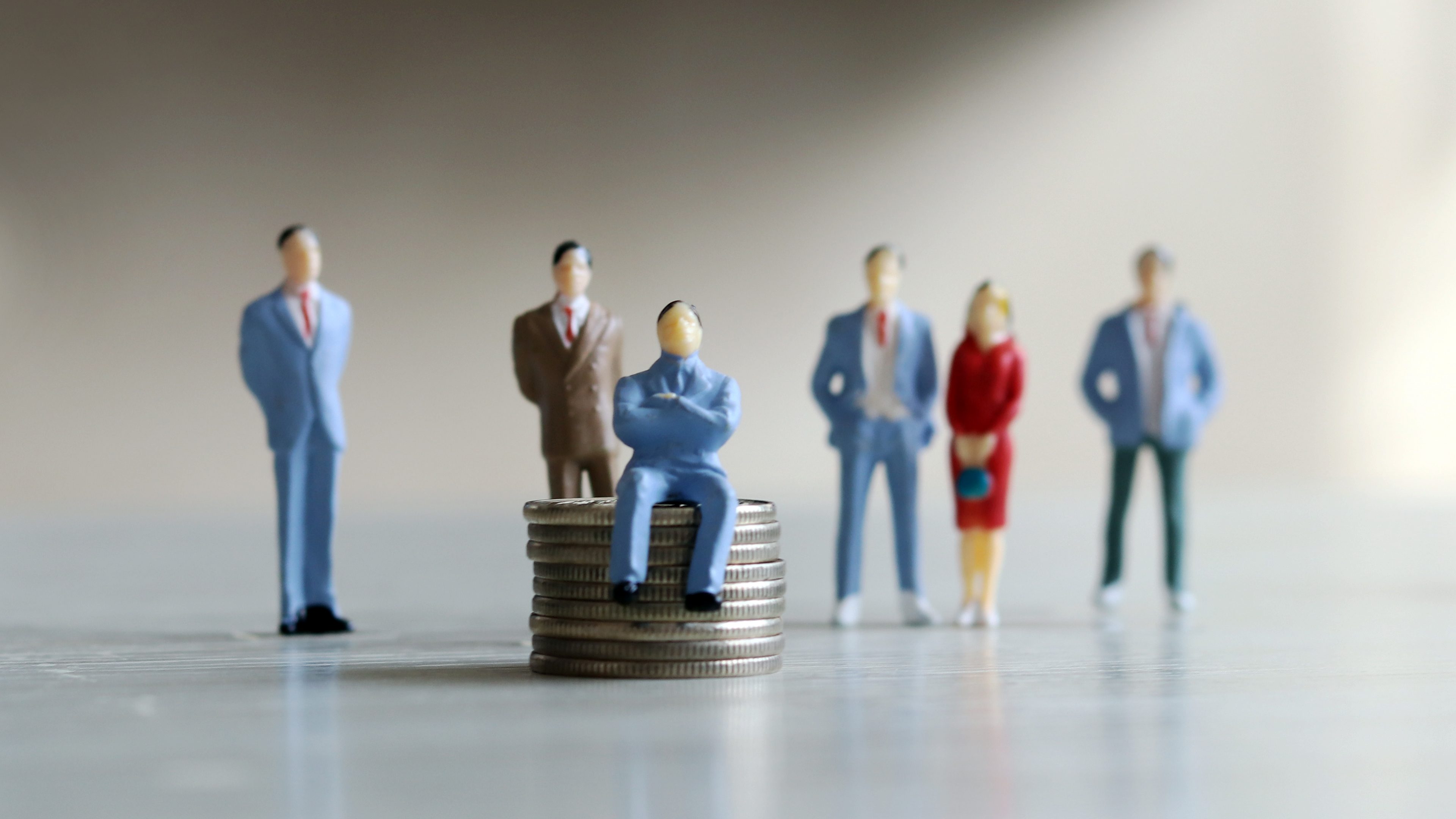 هل نحن نعيش لنعمل أم نعمل لنعيش؟ .. الرأسمالية تُجيب