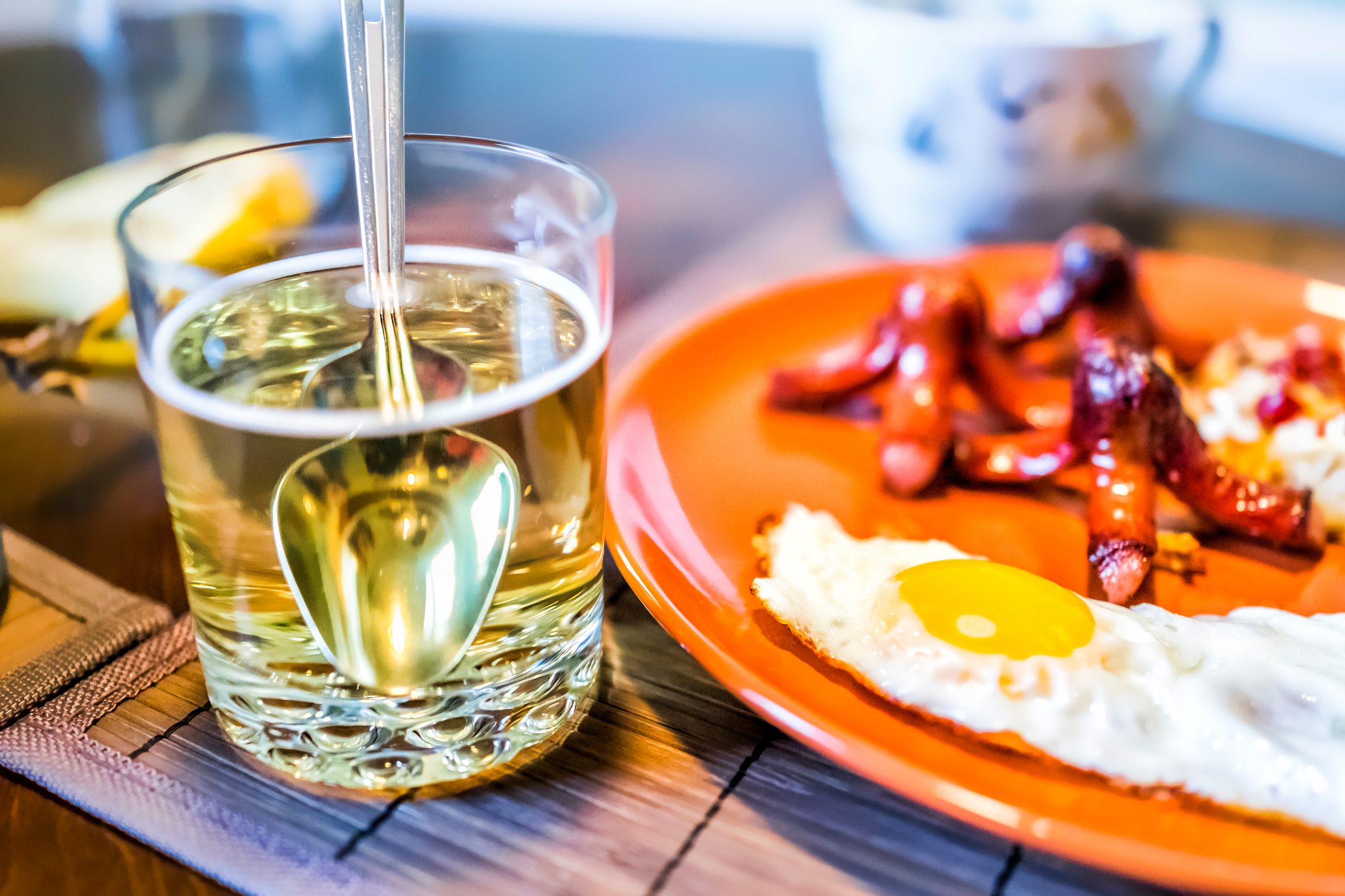 يزيد من حيوية البشرة ويكافح التجاعيد.. تعرّف على فوائد وأضرار شراب الكولاجين