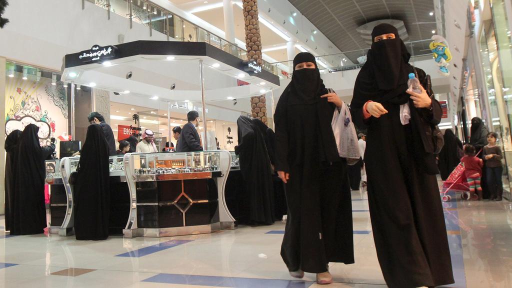 ازداد عدد طالبي اللجوء السعوديين بصورة كبيرة منذ بدء صعود ولي العهد (رويترز)