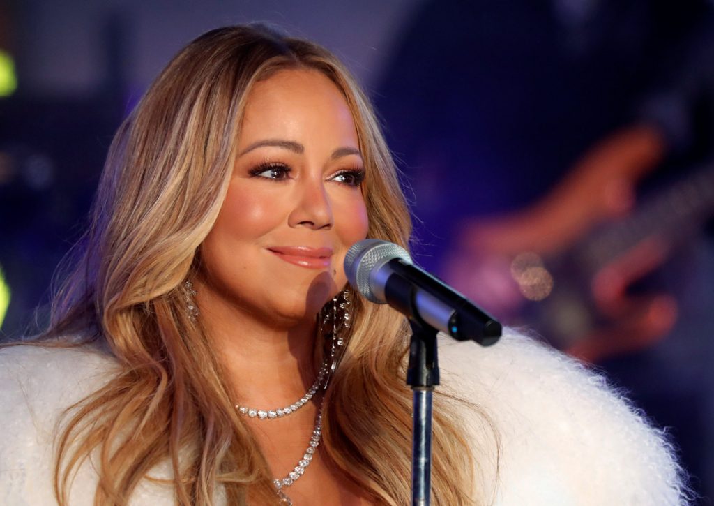 مطالبات بإلغاء حفل المغنية العالمية ماريا كاري